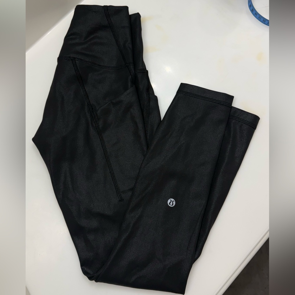 lululemon athletica High Rise Black Leggings with phone side pockets size 2, 25”